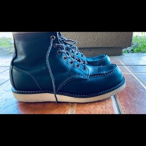 Red wing heritage moc toe. Lightly used. Sz 8. Men